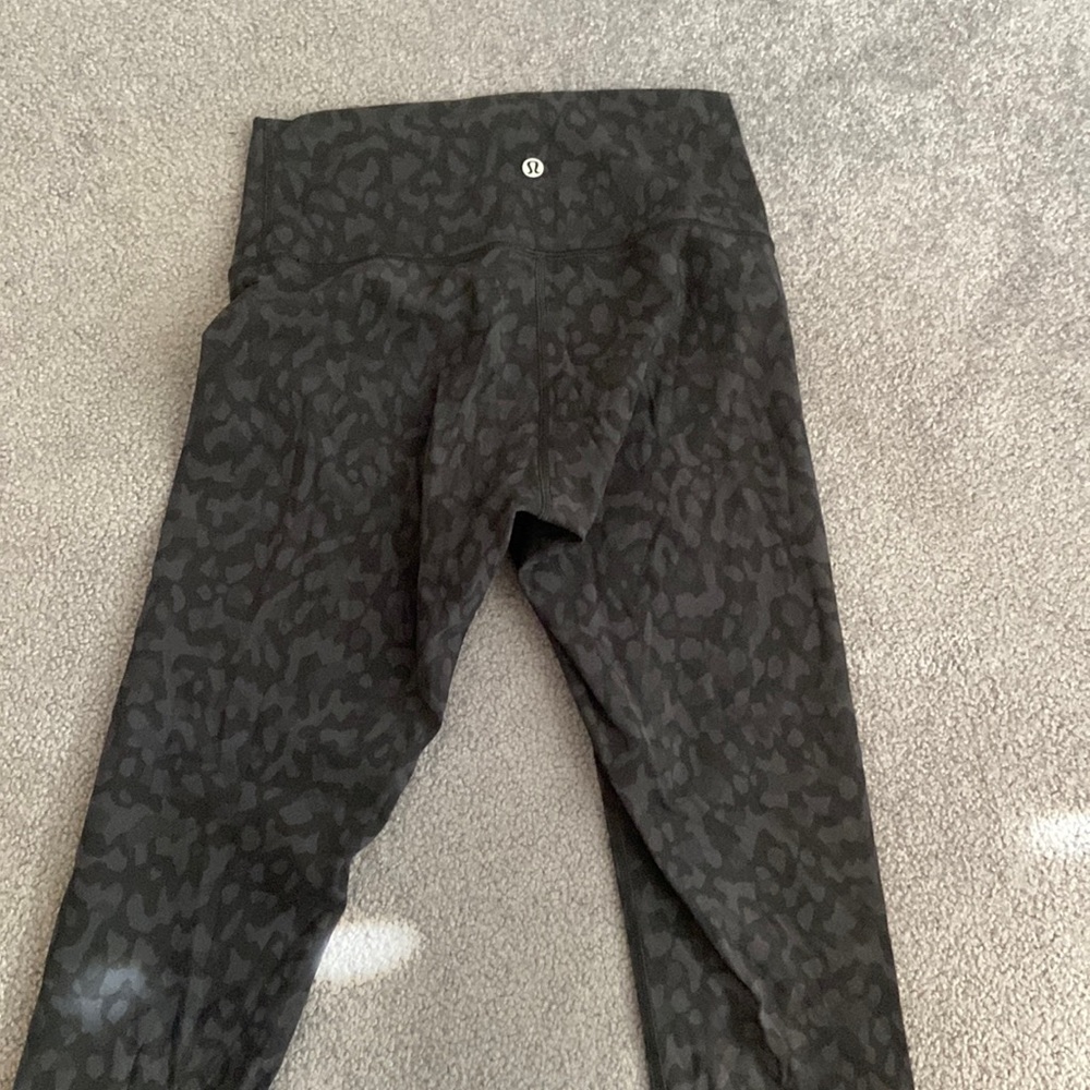 Lululemon size 6 dark leopard align 25”.